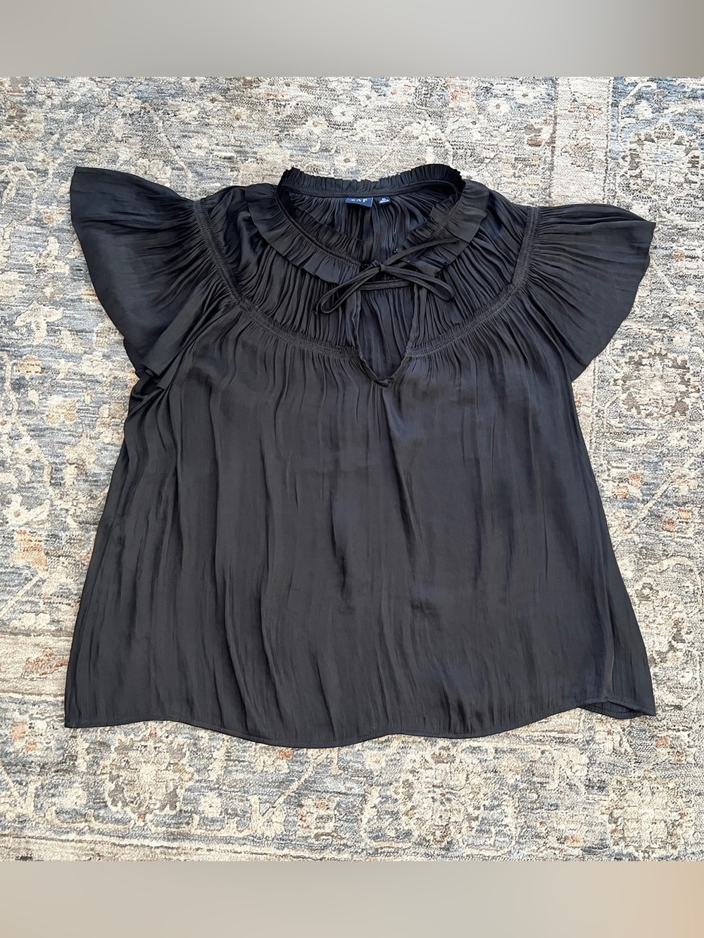 EUC The GAP Women’s Black Ruffled Tie-Neck Blouse